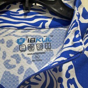 long sleeved athletic shirt